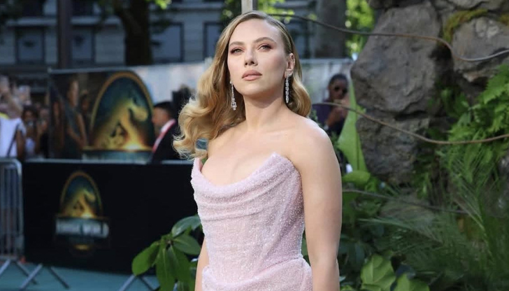 Дроновете възпроизвеждат музика на AC/DC и диалози от Брачна история,