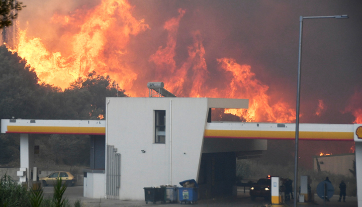 Горещините и силните ветрове превърнаха три региона в огнени капани