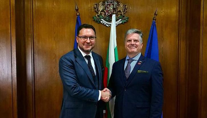 Даниел Митов въвежда американски модел за борба с прането на