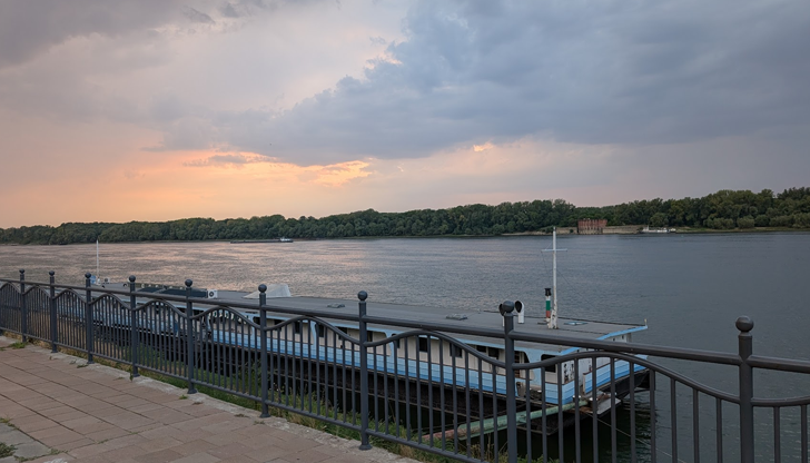 Максималната температура ще достигне 35 градуса при умерен североизточен вятърУтре,