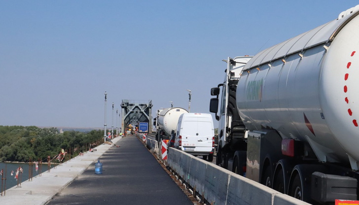 Граничните полицаи съобщиха за натоварено движение към 06:00 часа тази