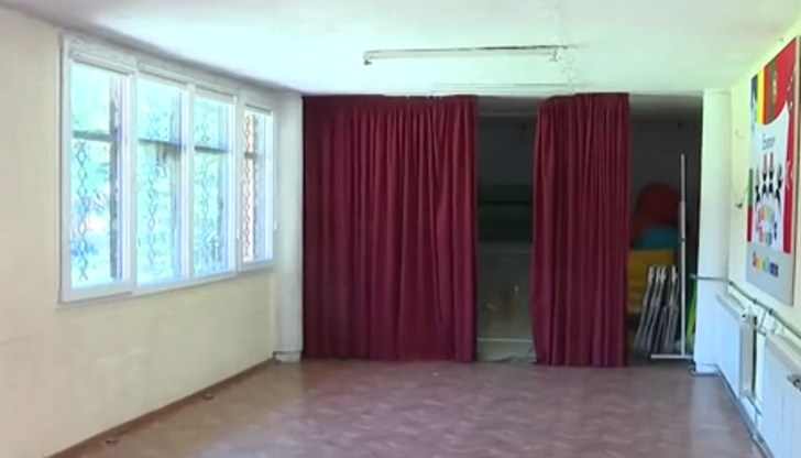 Недостиг на класни стаи принуждава 107 ОУ Хан Крум да