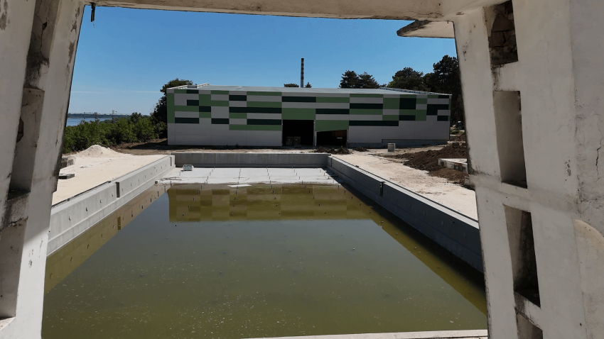 Новият анекс отлага завършването с още четири месецаНа 8 август