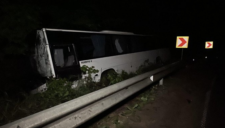 Превозното средство по маршрута Солун - София се удари в