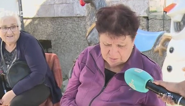 Служители на Български пощи обучават гражданите за въвеждането на евротоИнформационна