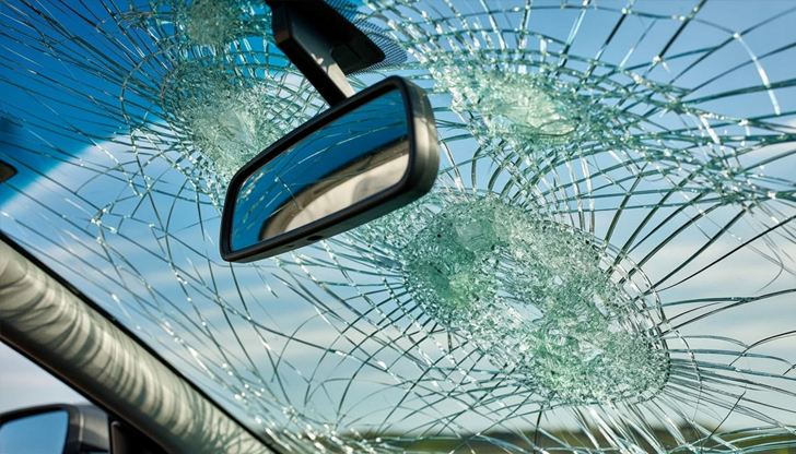 Двама военнослужещи са ранени, единият е в тежко състояниеТежка катастрофа