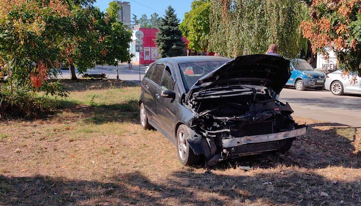 Две жени са пострадали, едната е настанена в болницаДве жени