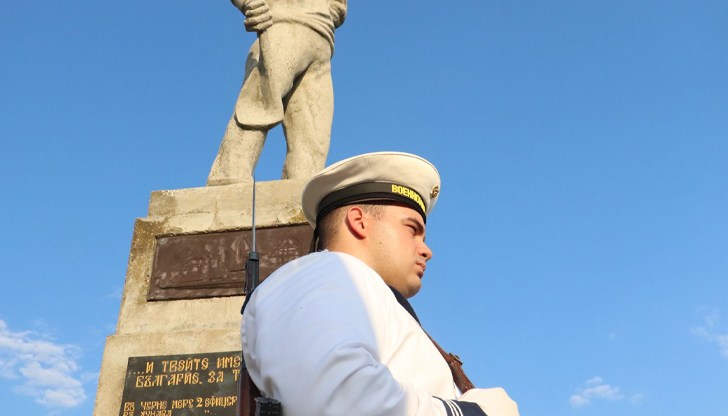 Областният управител се среща с командира на флота преди утрешните