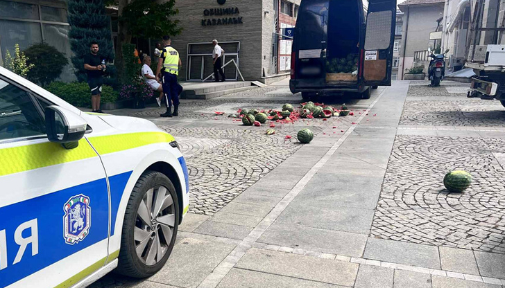 Търговката е задържана за хулиганство след дългогодишен конфликт с местната