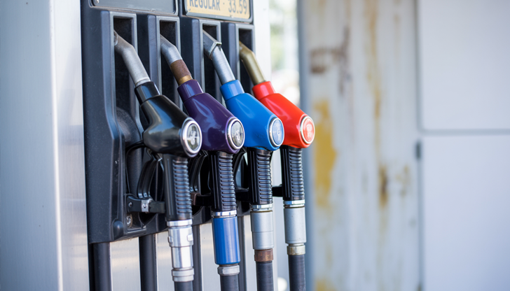 Експерт прогнозира спад в цените на горивата в България до