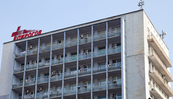 При инцидента има още двама по-леко пострадалиМъж е с опасност