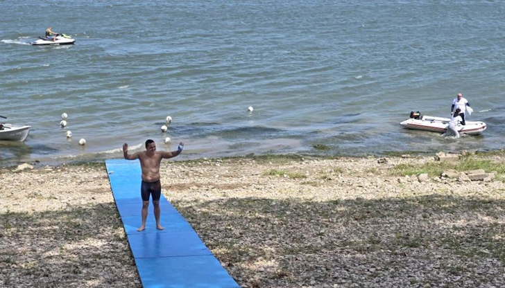 Българският плувец финишира в Оряхово след 24 часа, 30 минути