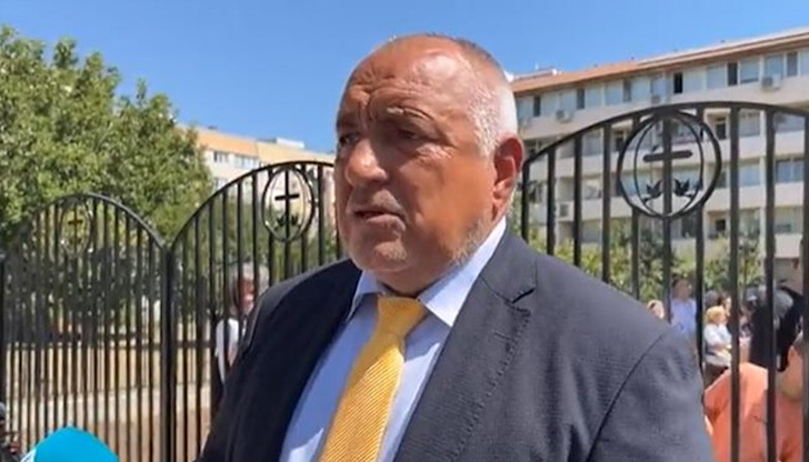 Лидерът на ГЕРБ говори в Айдемир по време на освещаване