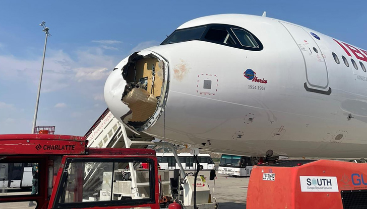 Самолетът със 180 пътници се върна аварийно в Мадрид след