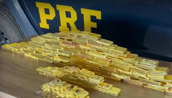 Над 100 златни кюлчета са били укрити в таблото на