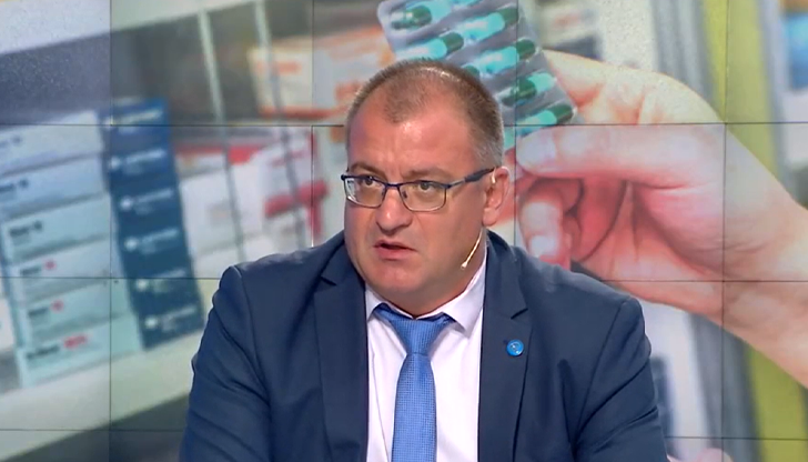 Димитър Маринов и Пенка Минева водят спор дали клиентите се