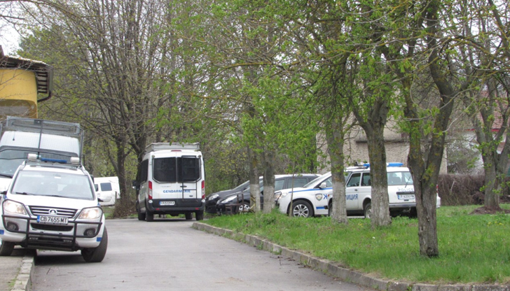 Двама мъже задържаха и пребиха 24-годишен младеж в горатаЖесток инцидент