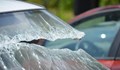 Счупиха предното стъкло на кола, паркирана в центъра на Русе