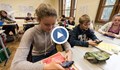 Учители отказват да стават пазачи на телефони в училище