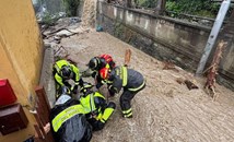 Реки излязоха от коритата си в Северна Италия след поройни дъждове