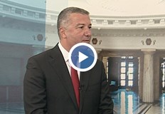 Шефът на левите депутати критикува десните за липса на управленска