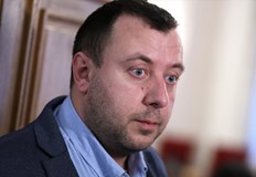 Според депутата от Възраждане стационарна камера и колчета ще намалят