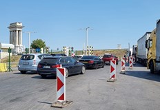 На Дунав мост при Русе пропускат в една лента заради