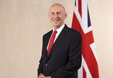 Министър Джон Хийли обяви рекордната военна помощ по време на