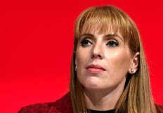 Скандал заради неплатени данъци върху недвижимо имущество съсипа кариерата ѝЗаместник