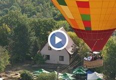 Над 300 души се издигнаха до 30 метра височина за