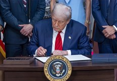 САЩ и Япония сключиха дългоочаквана търговска сделкаАмериканският президент Доналд Тръмп