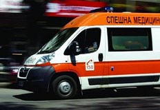 Пътничка получи натъртване в гръдния кош при катастрофатаВодач на лек