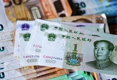 Доларът загуби 7 от стойността си от началото на годинатаКитайската