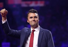 Полицията задържа заподозрения за стрелбата състоянието на 31 годишния консервативен активист