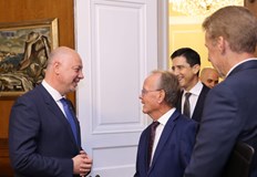 Инвестиции в областта на изкуствения интелект и производството на дронове