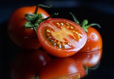 Използват се отпадъци предимно под формата на кожица и семенаИндийският