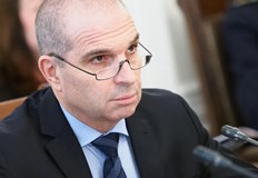 Гроздан Караджов Това е фелдфебелско поведение към пътуващитеАвиокомпанияRyanair задържа 189