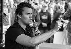 Консервативният активист бе прострелян по рано днес по време на публична