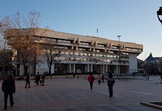 Кандидатите трябва да имат магистърска степен по Архитектура и четиригодишен