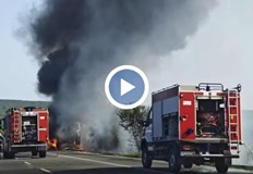 Превозното средство е напълно унищожено няма пострадали при инцидентаАвтобус с