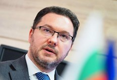 Министърът и главният секретар ще дадат изявления в 19 00 часа