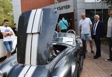 Експозицията с близо 20 класически автомобила остава отворена до 19