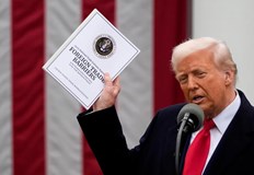 Съдът ще решава законни ли са глобалните мита наложени от