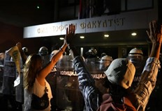 Деканите на университета искат оставката на ректора а Вучич обвинява