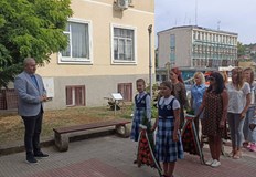Восъчната фигура на княз Александър I Батенберг очаква посетители в