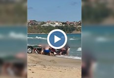 Собственикът Машината потъна в пясъка при опит за изтегляне на