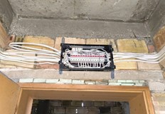 Електротехникът е в чужбина но обещава да провери случая на