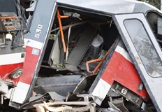 Камери заснемат младежи които проникват в кабината на трамваяТрамваят който