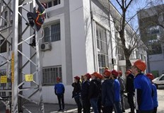 Програмите започват от 1 октомври с месечни възнаграждения между 300