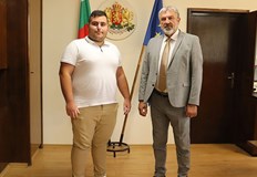 21 годишният Алпай Сабит ще работи по реални казуси до края